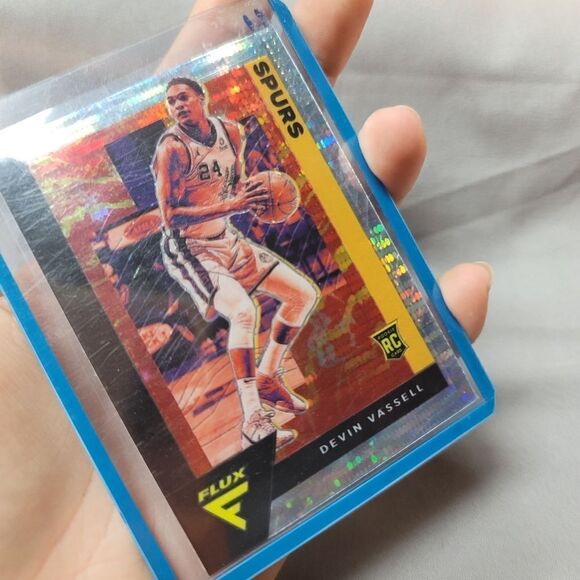 Devin Vassel 2020-21 Panini Flux holographic rookie card - San Antonio Spurs - Picture 13 of 14